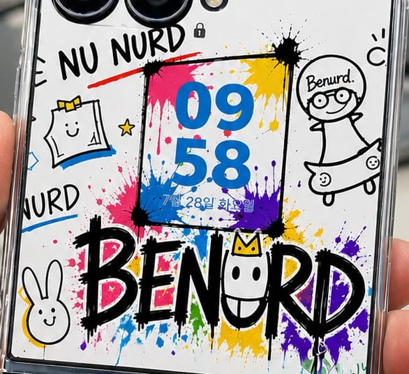 BENURD 배경을 넣은 폰 커버 화면 — 가운데 빈 네모 칸 안에 시계가 들어간 모습