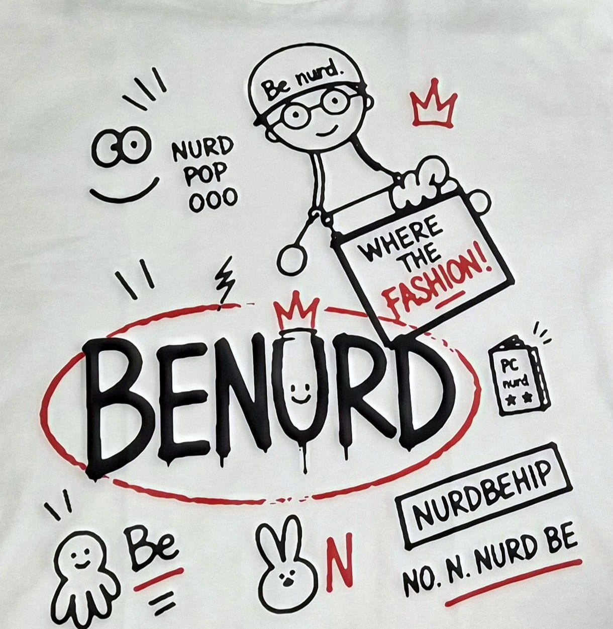 티셔츠 앞면 프린트 전체 — BENURD 레터링과 캐릭터, 지나간 이름 후보들