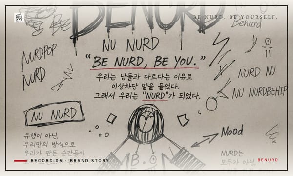 종이에 손으로 쓴 BENURD 브랜드 스토리 — 빨간 밑줄을 그은 BE NURD, BE YOU. 슬로건과 NURD가 무슨 뜻인지 적은 메모, 이름 후보들, 가운데 비니 쓴 인물 그림