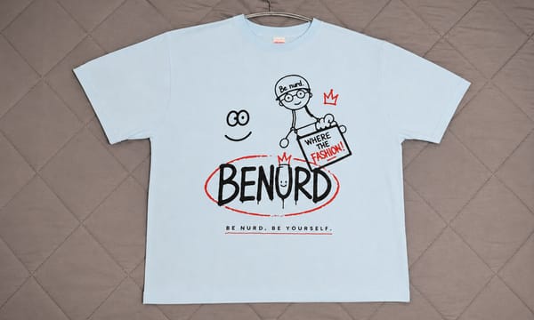 스카이 블루 BENURD 그래픽 티셔츠 실물